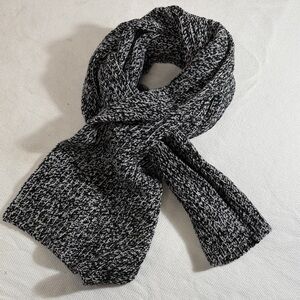 Everlane Men's Charcoal Knit Scarf